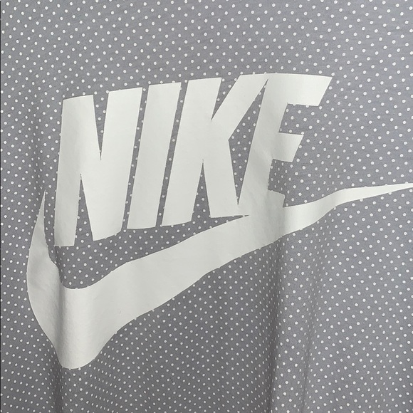 Nike grey/ white Polkadotted t-shirt - Picture 2 of 4